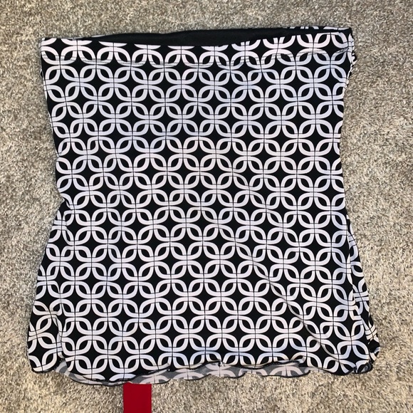 Tempted White, Black & Red Patterned Top size M - Picture 8 of 8